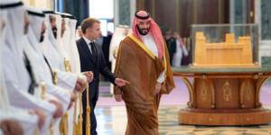 ولي العهد السعودي يستقبل الرئيس الفرنسي في الرياض.. وهذه أبرز ملفات اللقاء