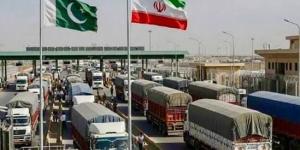 مئات الشاحنات عالقة على حدود إيران وباكستان.. إغلاق المعابر يشلّ التجارة ويكبّد التجار خسائر فادحة