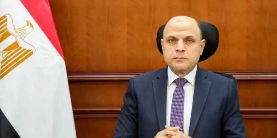 محافظ الغربية يتابع تداعيات سقوط عقار سكني بطنطا.. ويوجه بصرف إعانات عاجلة للمتضررين