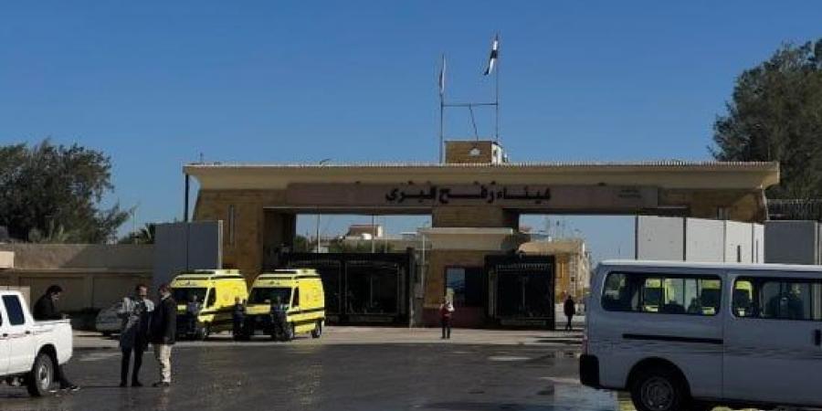 معبر رفح يستقبل فلسطينيين بعد علاجهم بمصر تمهيدا لعودتهم إلى غزة :اليوم السابع
