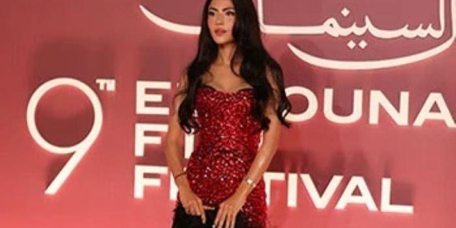 الأحمر يسيطر على ريد كاربت الجونة.. نجمات يتألقن بإطلالات جريئة
