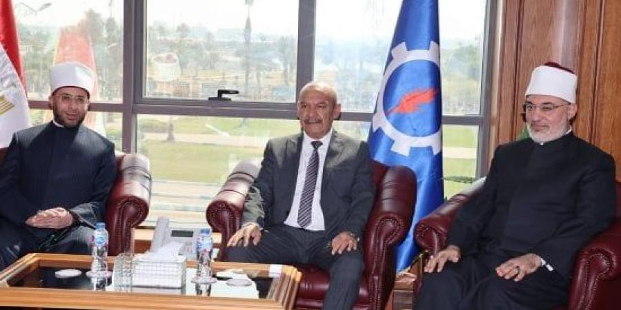 وزير الأوقاف ومفتى الجمهورية يهنئان محافظ السويس بالعيد القومى الـ53 :اليوم السابع