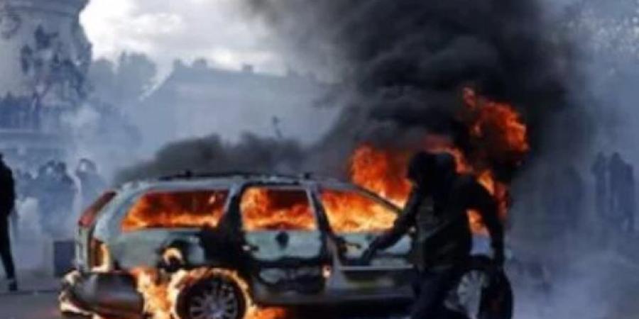 احتجاجات فرنسا.. الشرطة تطلق الغاز المسيل للدموع وتعتقل 135 شخصا