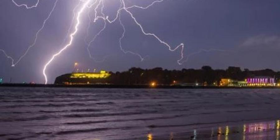 الأرصاد الماليزية تحذر من عواصف رعدية وأمطار غزيرة في 9 ولايات