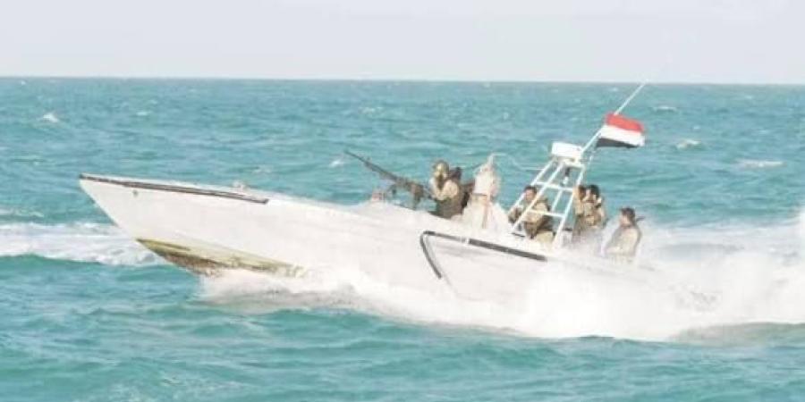 خفر السواحل اليمنية تؤكد استمرار مهامها رغم الاستهداف الصاروخي في عدن