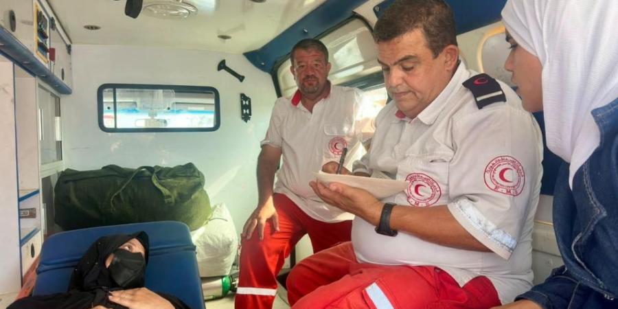إجلاء 37 مريضًا و 47 مرافقًا للعلاج خارج قطاع غزة