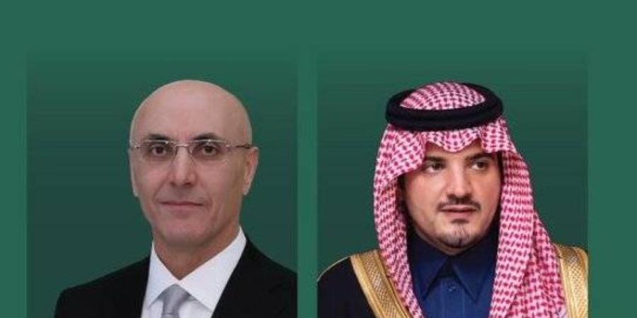 الأمير عبدالعزيز بن سعود يتلقى اتصالًا هاتفيًا من وزير الداخلية اللبناني